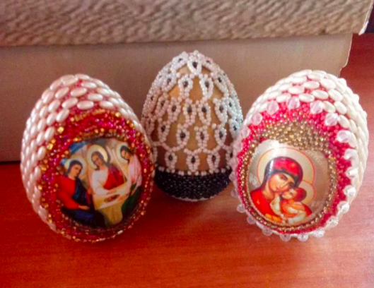 Фото В Новосибирске к Пасхе продают яйца ручной работы из дерева и воска 2